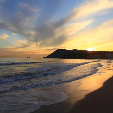 Les Sablettes Les Pieds Dans L'eau 滨海拉塞讷