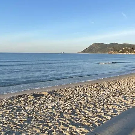 Les Sablettes Les Pieds Dans L'eau